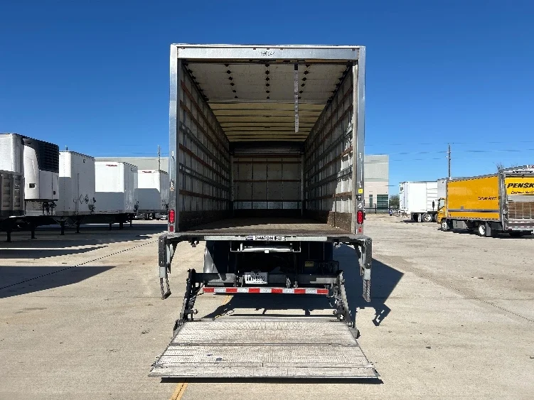 2022 Freightliner M2 106 in Houston, TX — photo 9