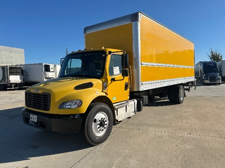 2022 Freightliner M2 106 in Houston, TX — photo 3