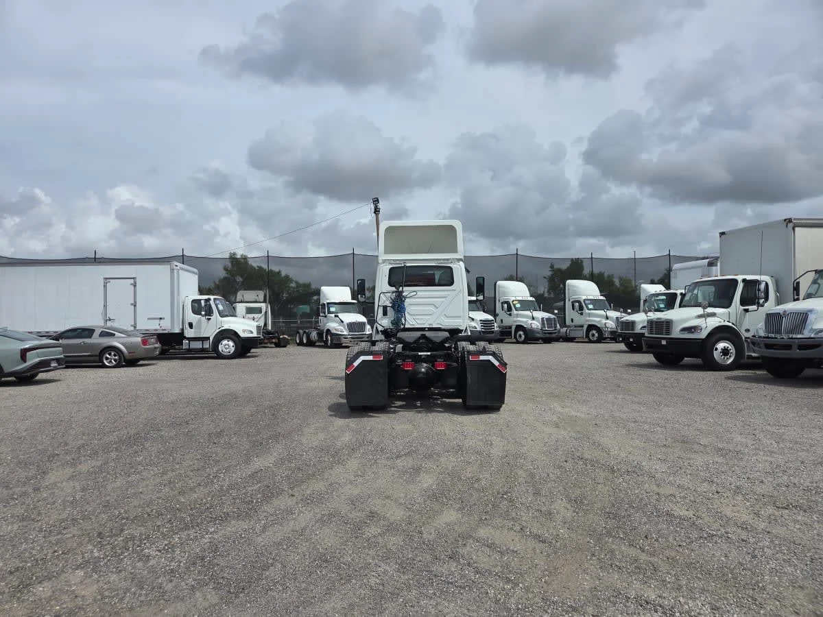 2019 International LT in St. Rose, LA — photo 5
