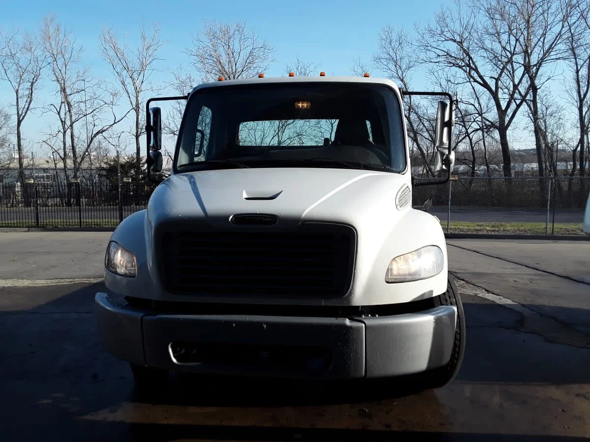 2020 Freightliner M2 106 in Kansas City, MO — photo 2