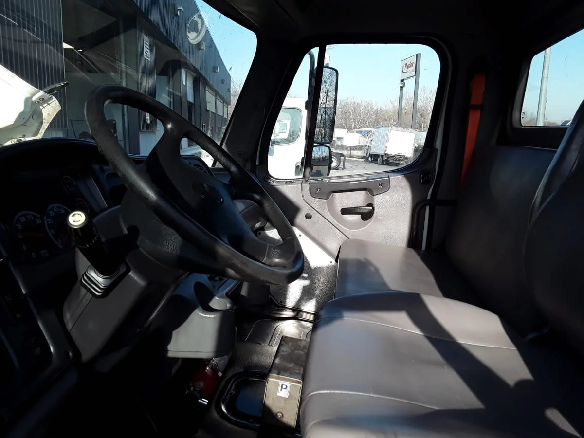 2020 Freightliner M2 106 in Kansas City, MO — photo 9