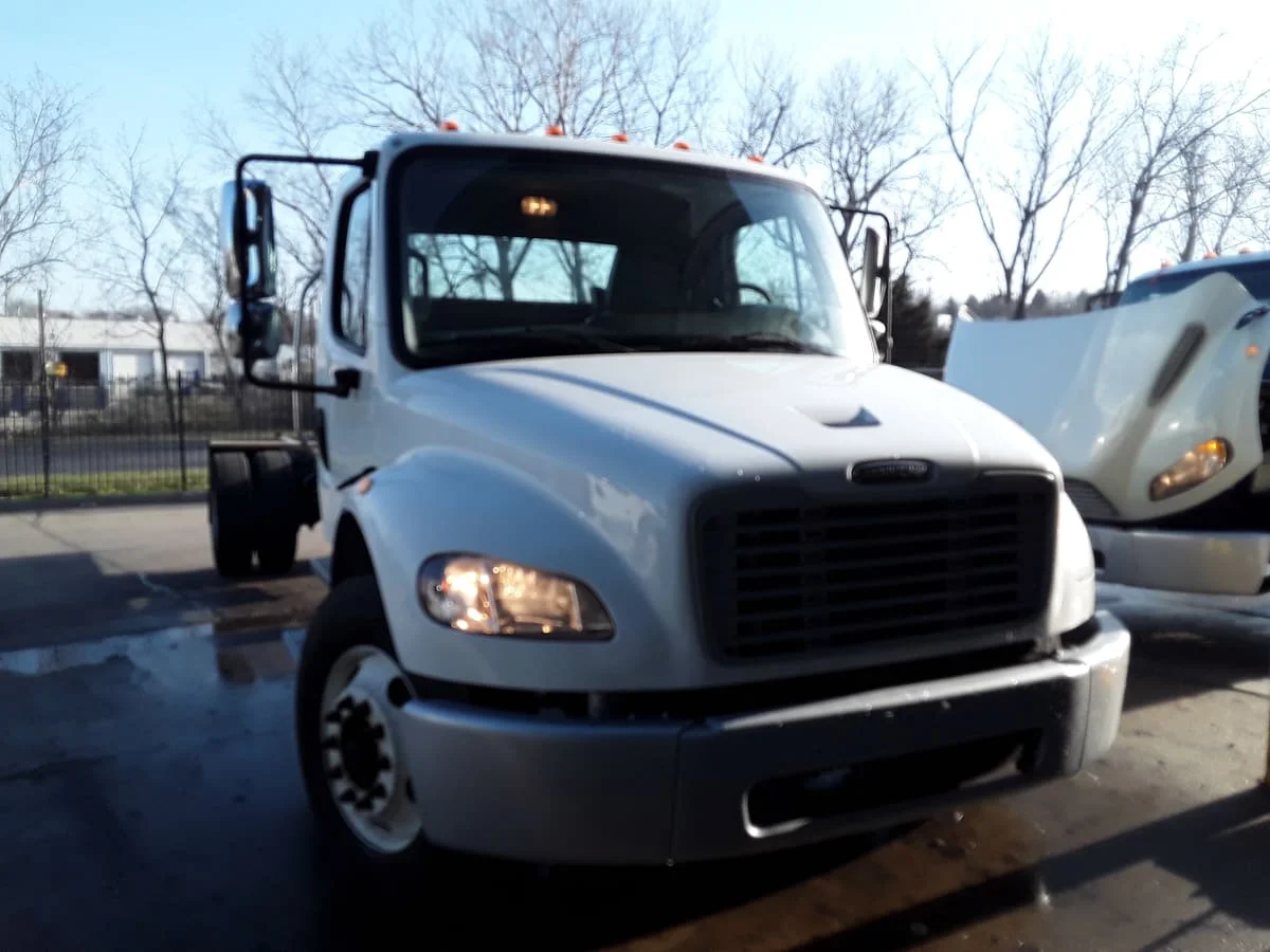 2020 Freightliner M2 106 in Kansas City, MO — photo 3