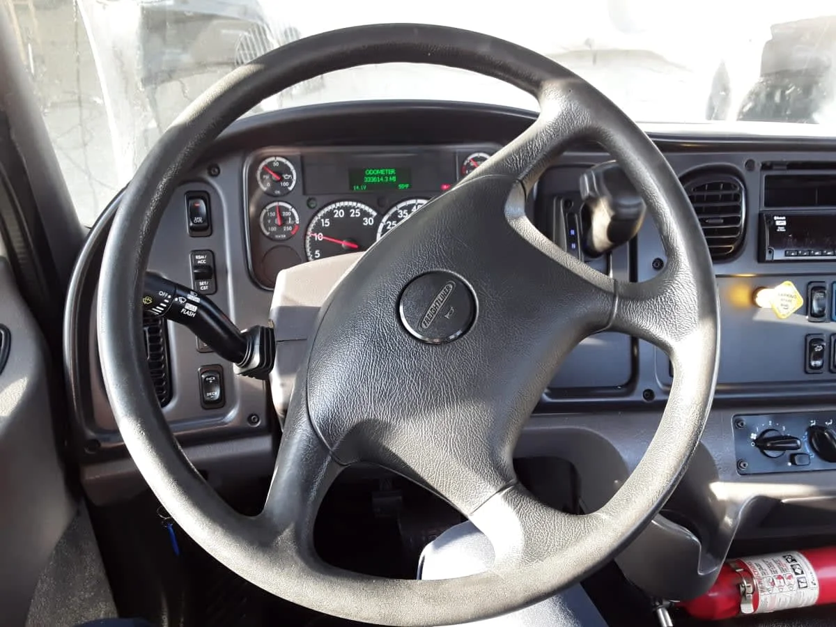 2020 Freightliner M2 106 in Kansas City, MO — photo 7