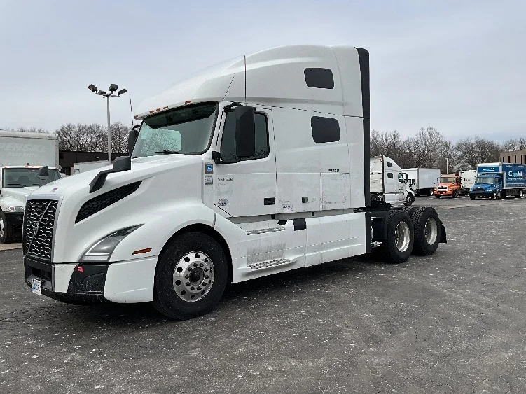 2022 Volvo VNL 760 - image 3