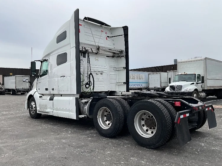 2022 Volvo VNL 760 - image 5