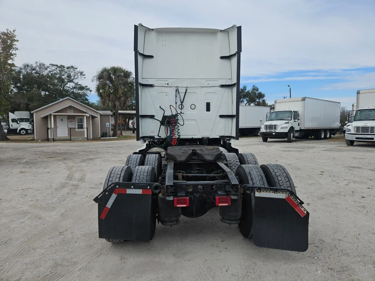 2019 International LT in Orlando, FL — photo 5