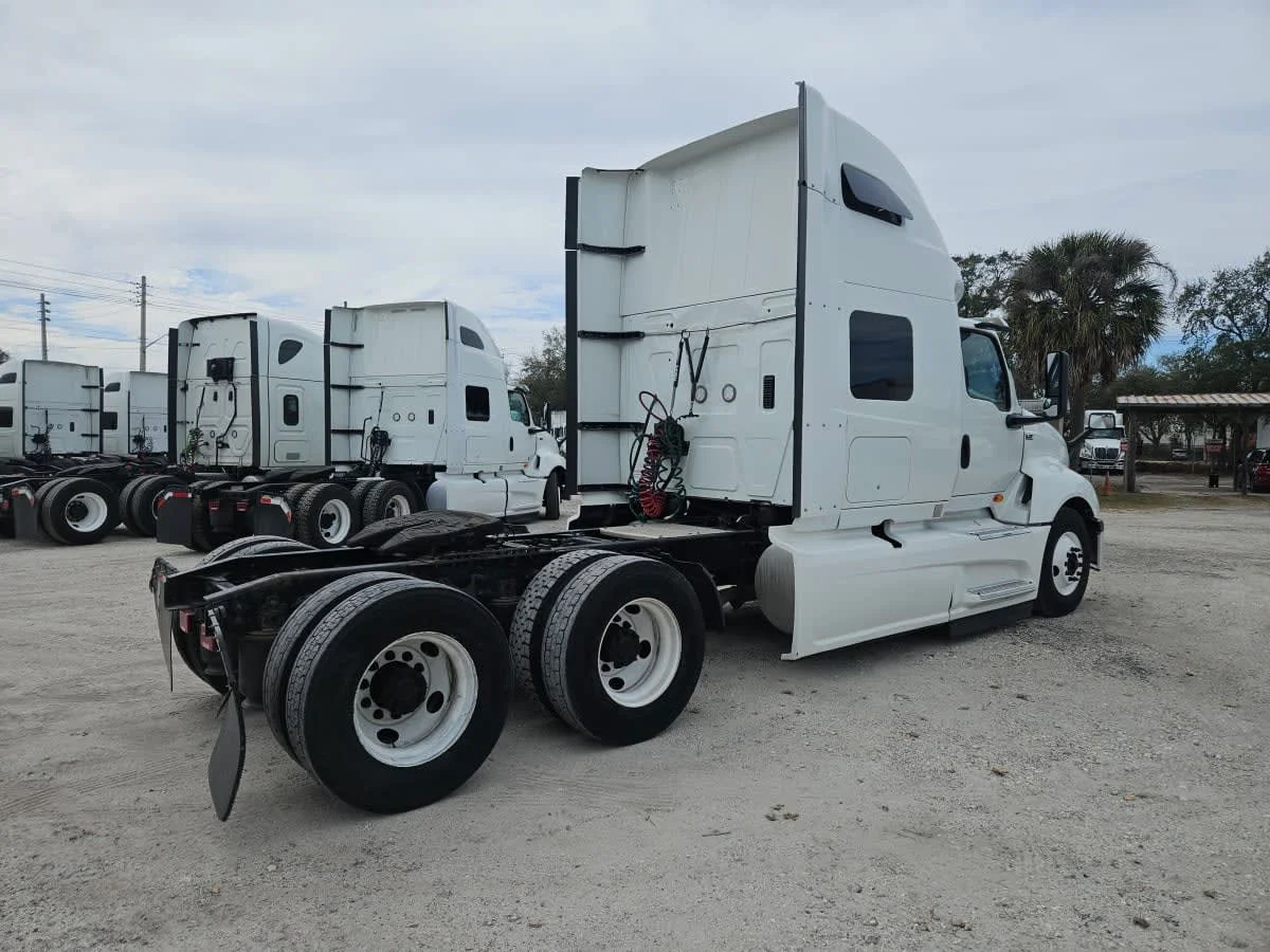 2019 International LT in Orlando, FL — photo 4