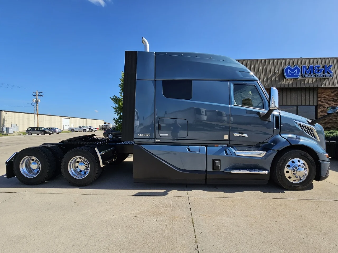 2025 Volvo in Kahoka, MO — photo 4