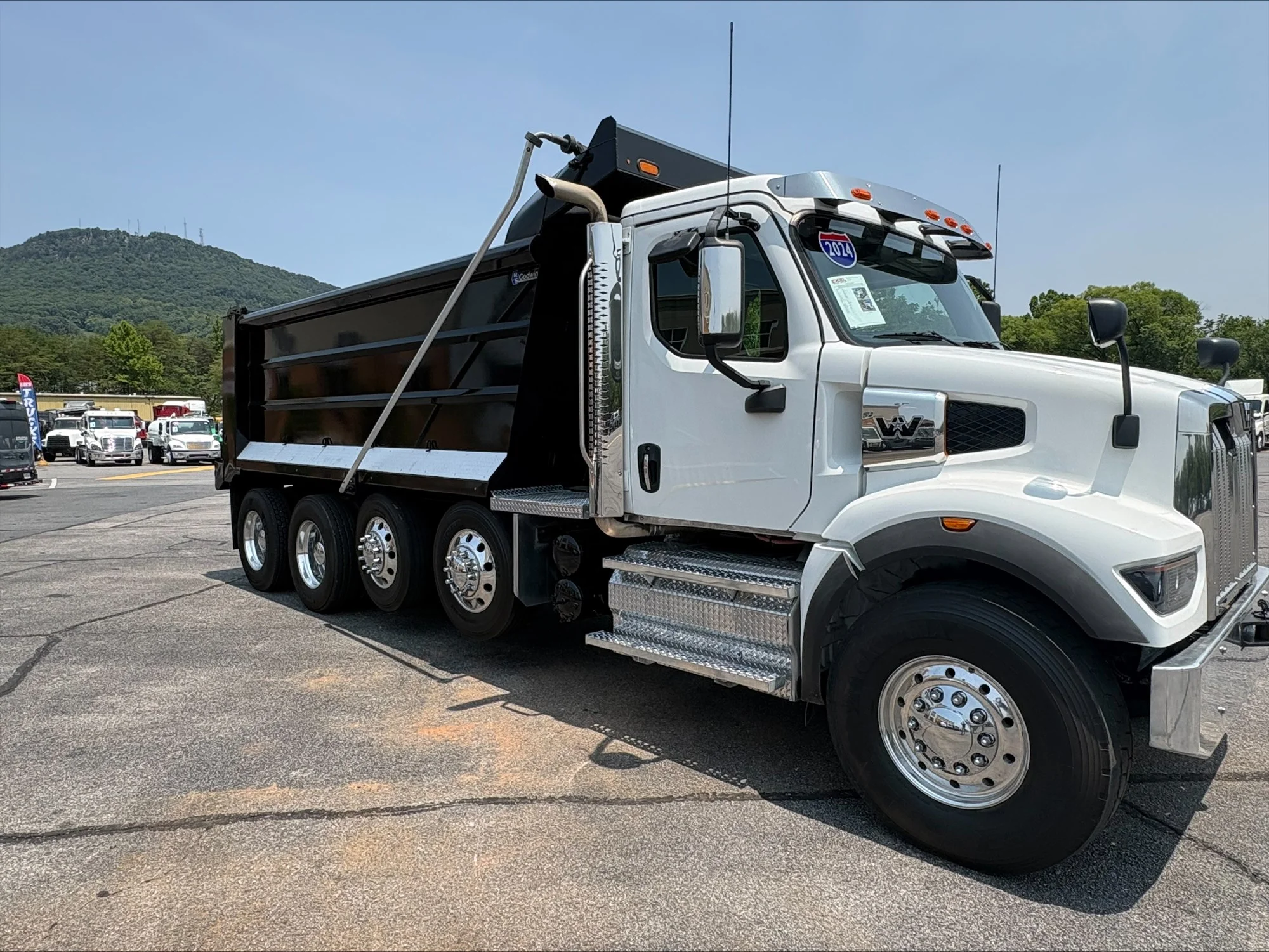 2024 Western Star 47X — photo 2