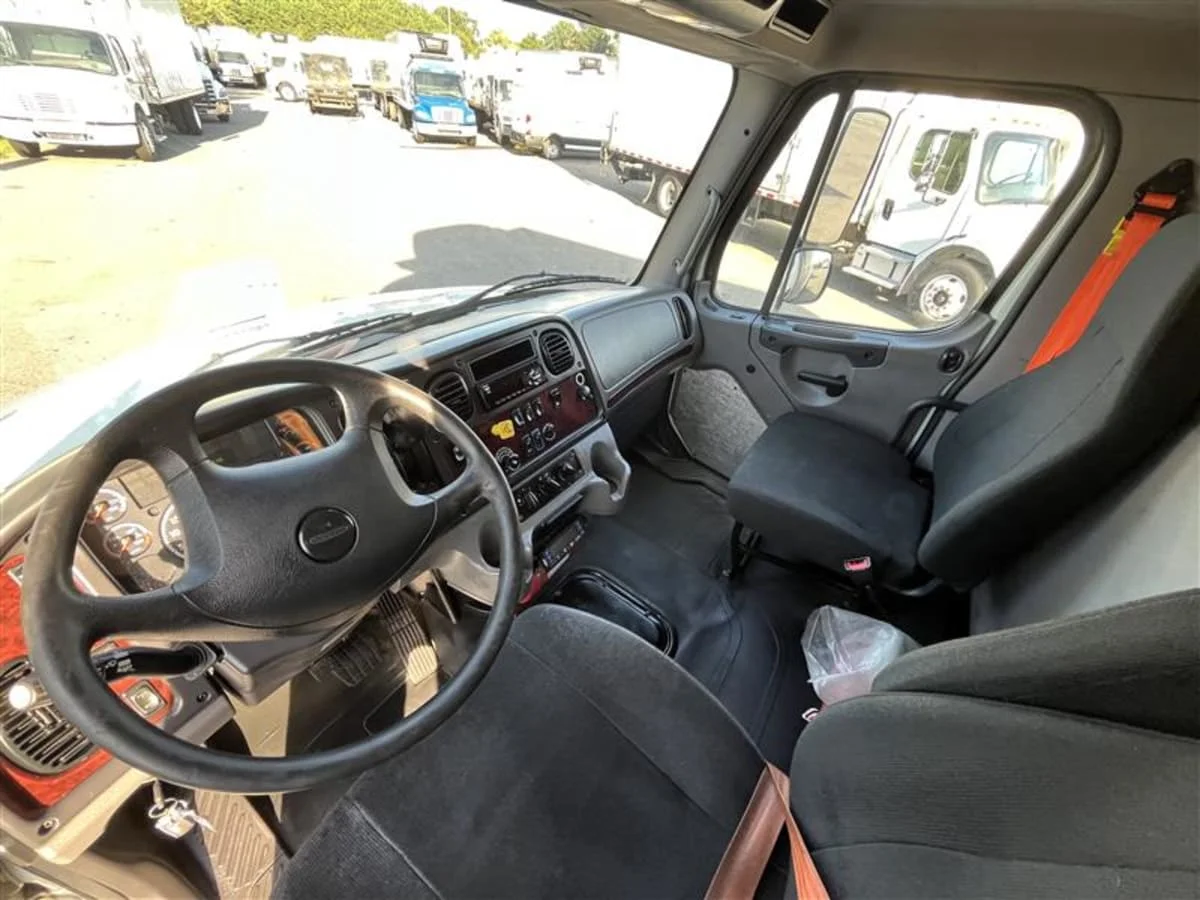 2020 Freightliner M2 106 - image 8