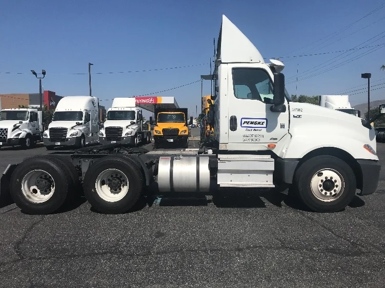 2020 International LT - image 8