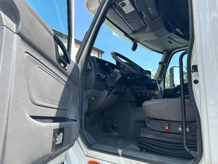 2022 International LT in Anderson, SC — photo 9