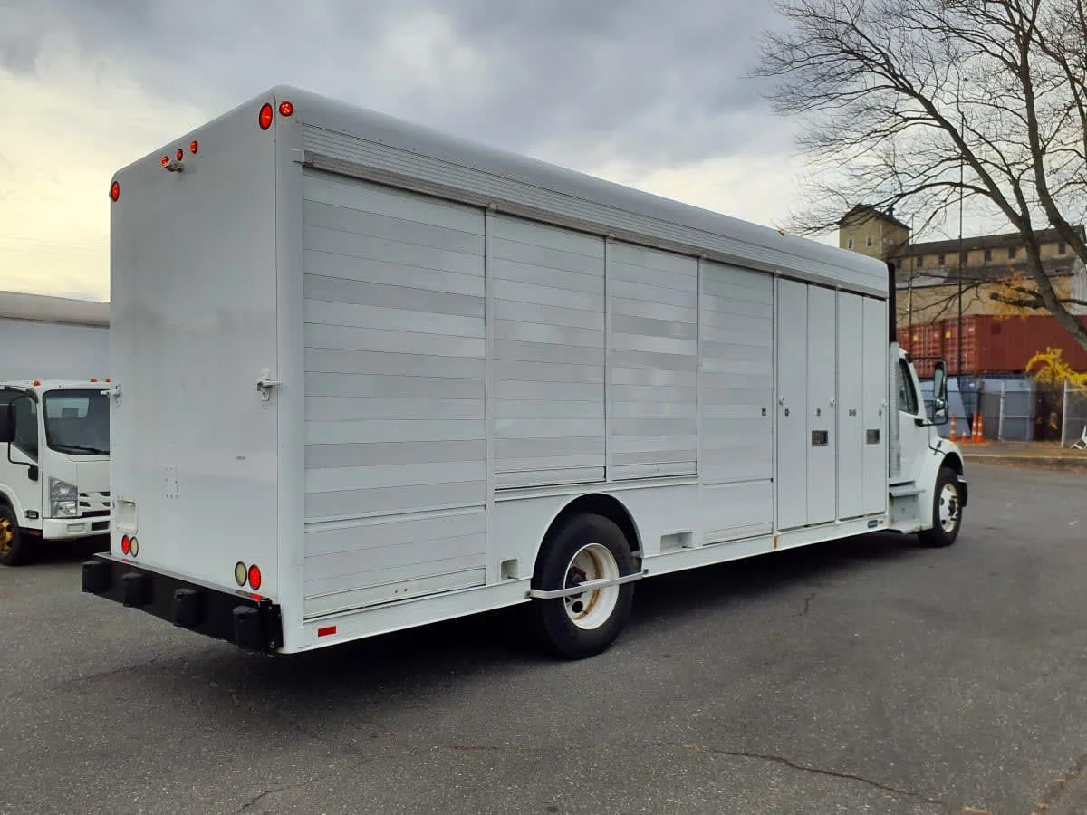 2014 Freightliner M2 106 - image 4