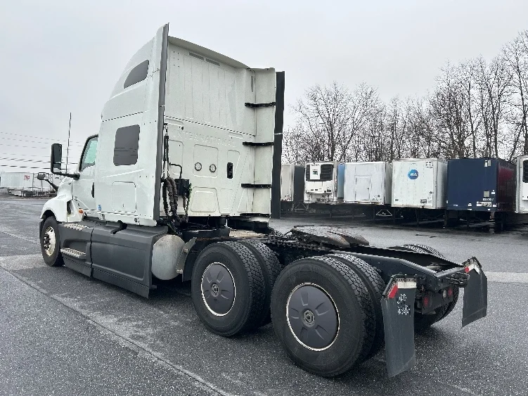 2023 International LT - image 5