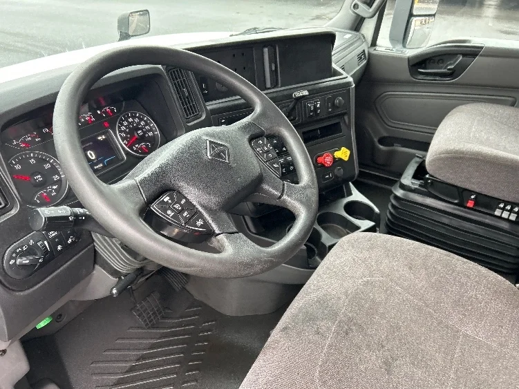 2023 International LT - image 10