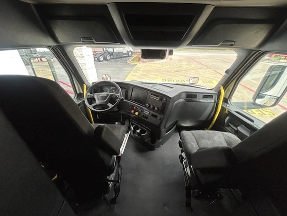 2024 Freightliner Cascadia - image 20