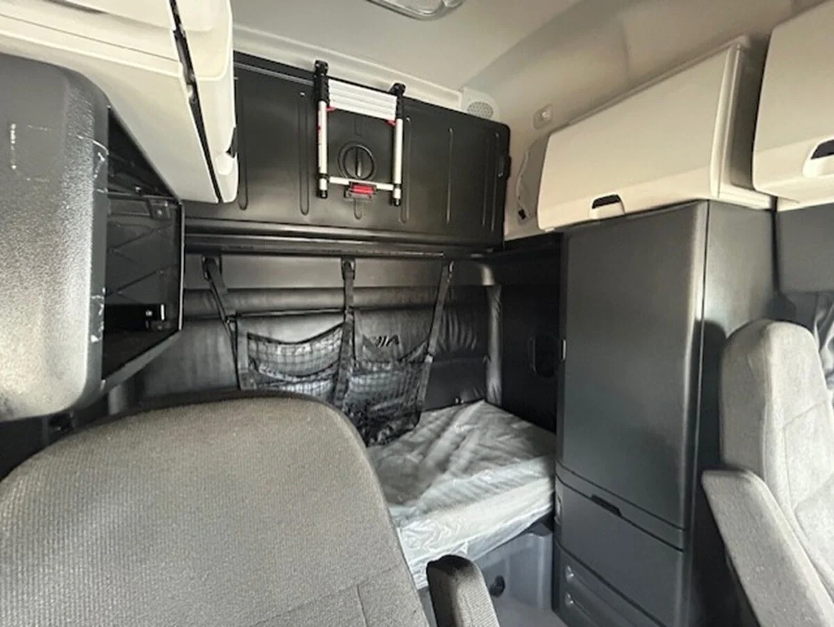 2024 Freightliner Cascadia - image 16