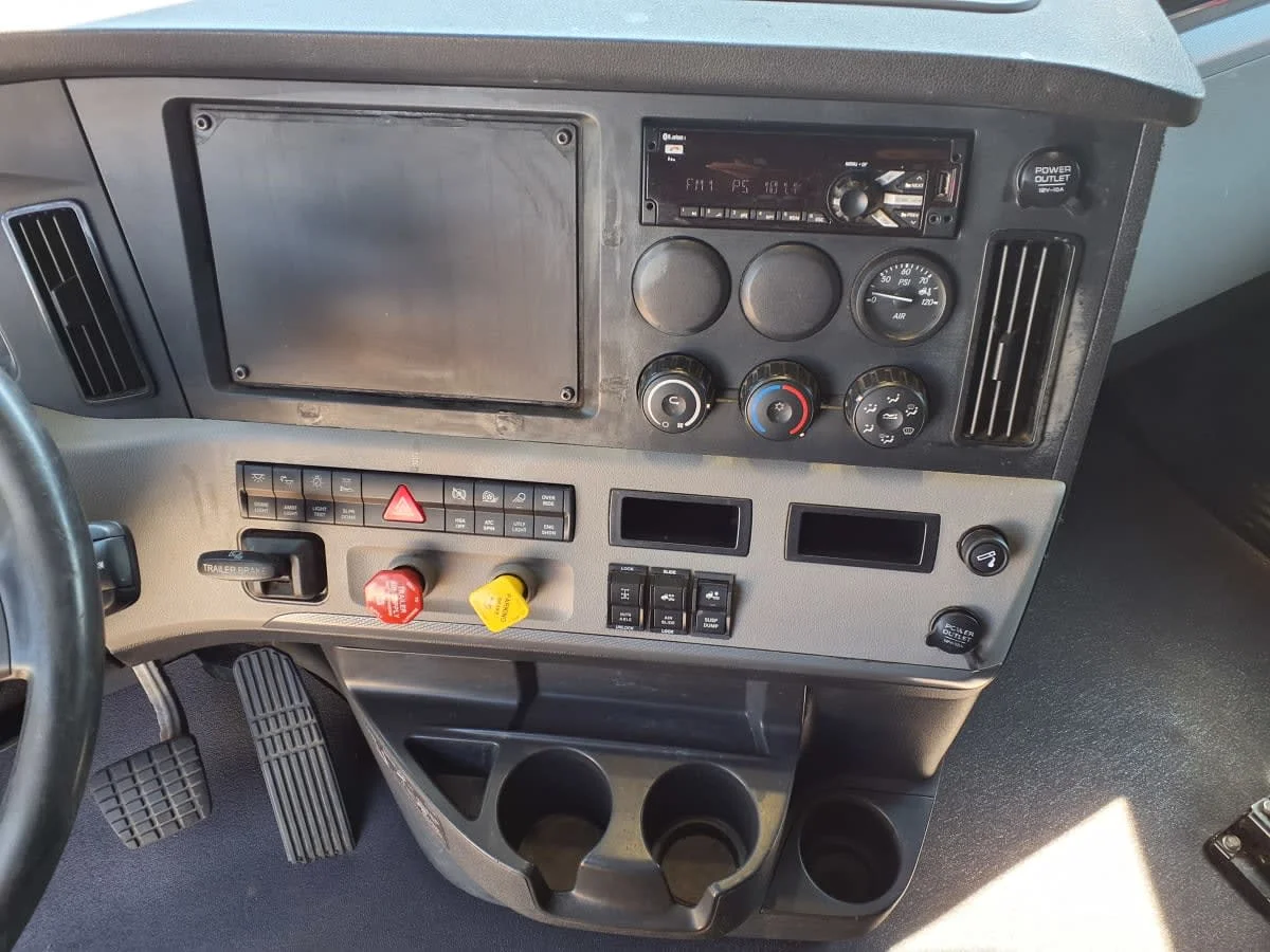 2020 Freightliner Cascadia in Newark, NJ — photo 16