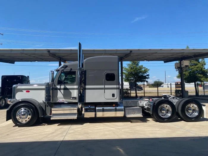2026 Peterbilt 589 - image 4