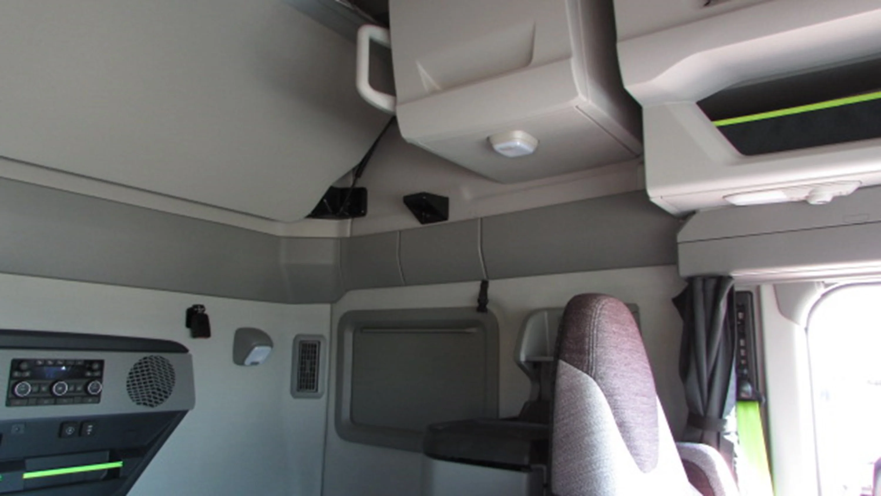2026 Volvo VNL 660 in Houston, TX — photo 12