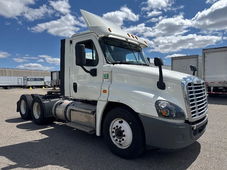 2020 Freightliner Cascadia in Brooklyn Park, MN