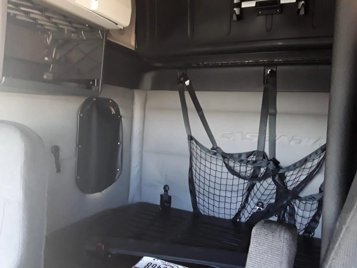 2020 Freightliner Cascadia - image 8