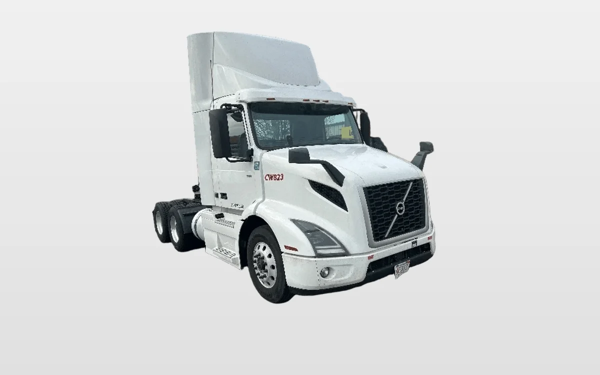 2020 Volvo VNR 640 - image 1