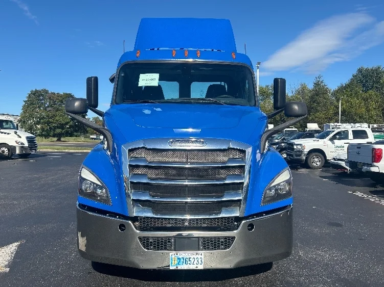 2019 Freightliner Cascadia in Swedesboro, NJ — photo 2