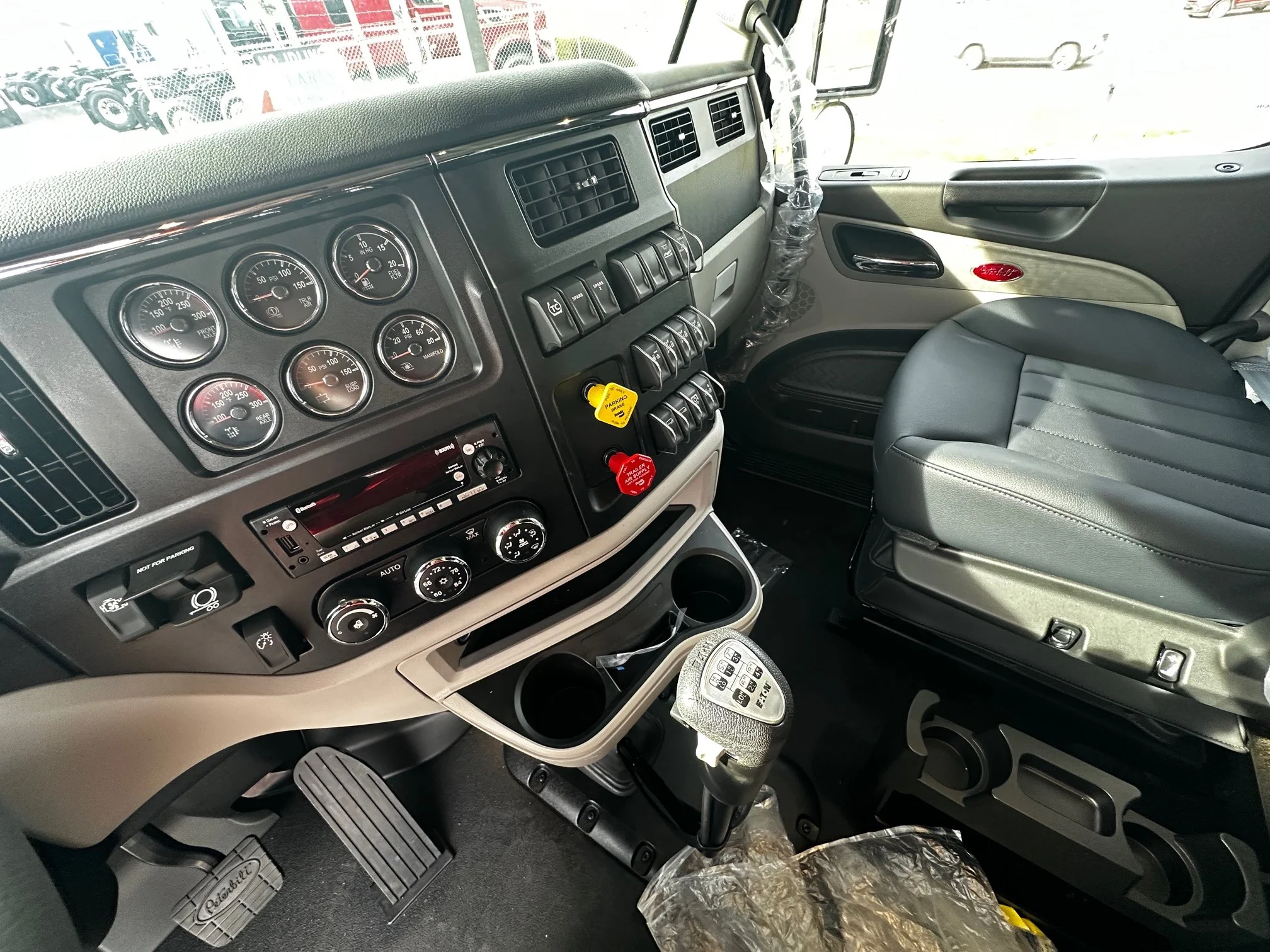 2027 Peterbilt 589 - image 5