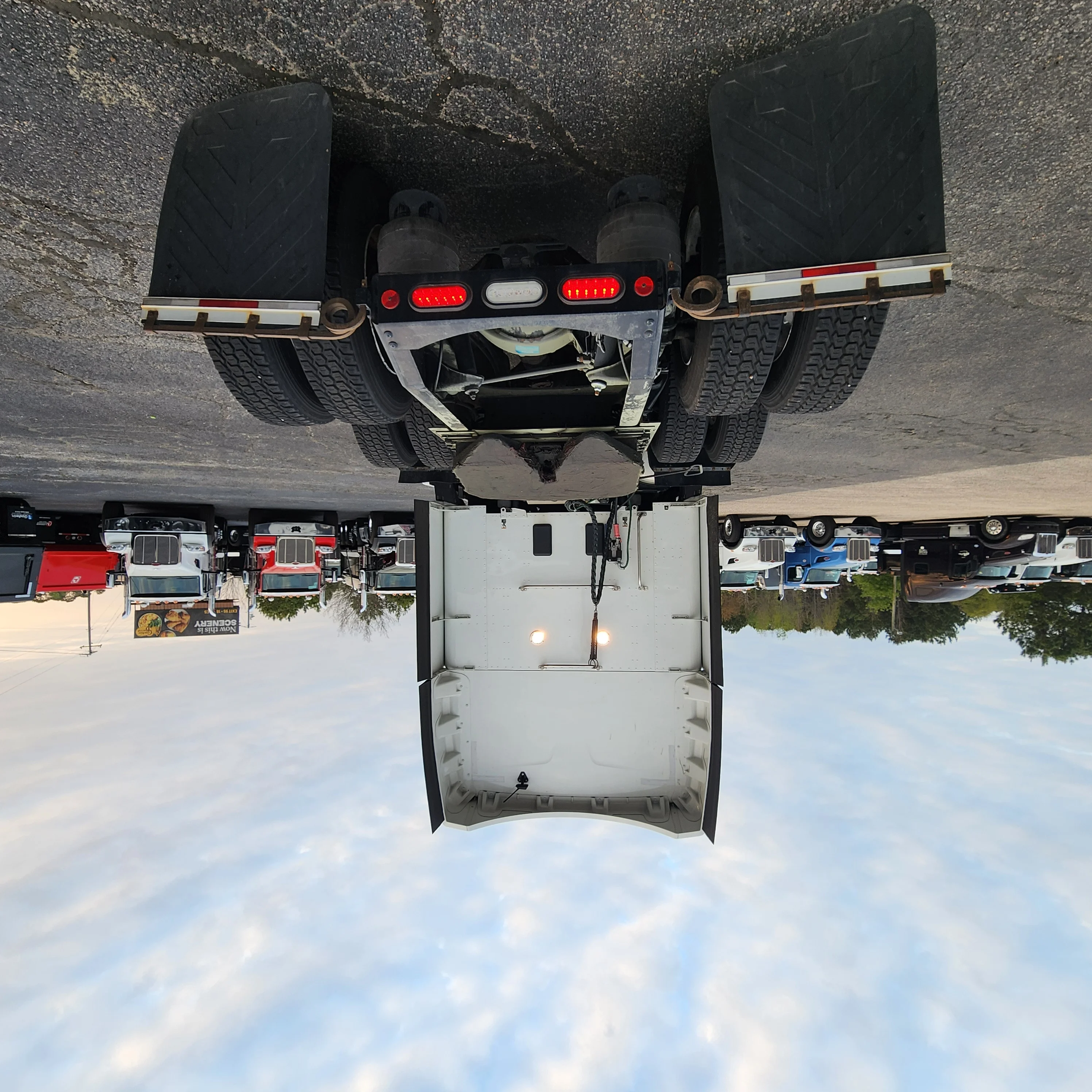 2023 Peterbilt 579 - image 4