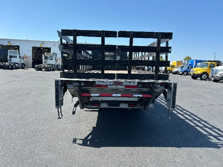 2019 Freightliner M2 106 in Fresno, CA — photo 7