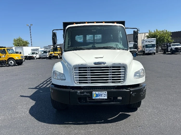 2019 Freightliner M2 106 in Ceres, CA — photo 2