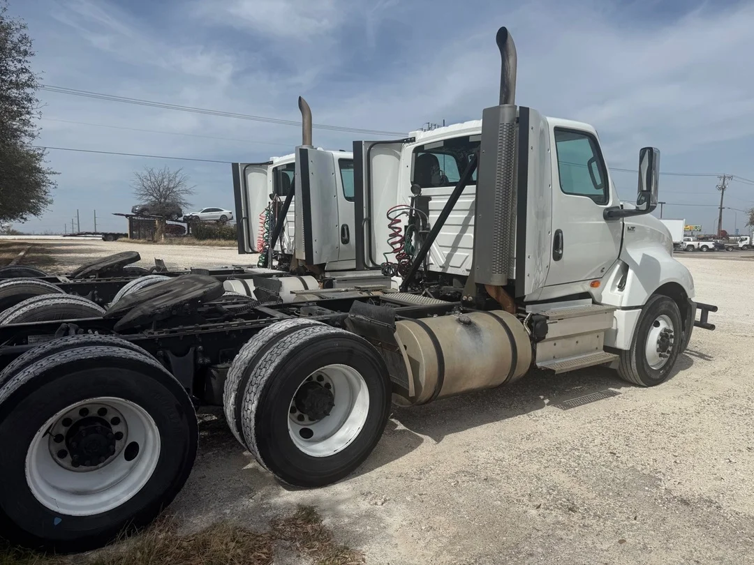 2021 International LT - image 2