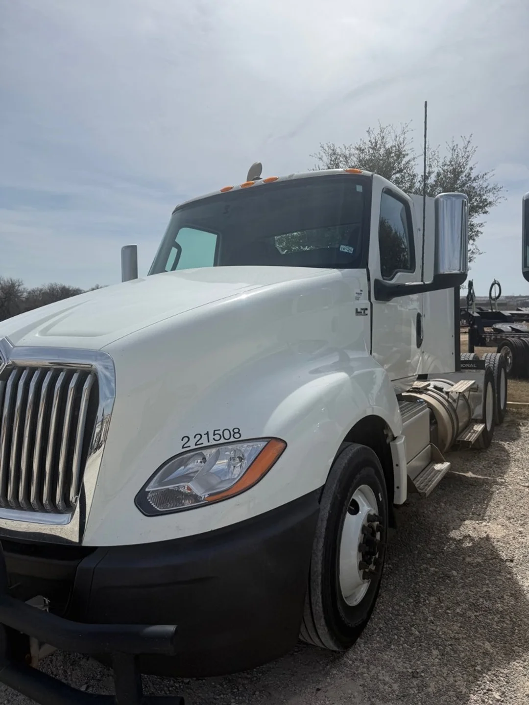 2021 International LT - image 6