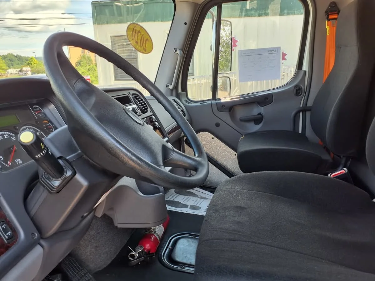 2020 Freightliner M2 106 in Knoxville, TN — photo 7