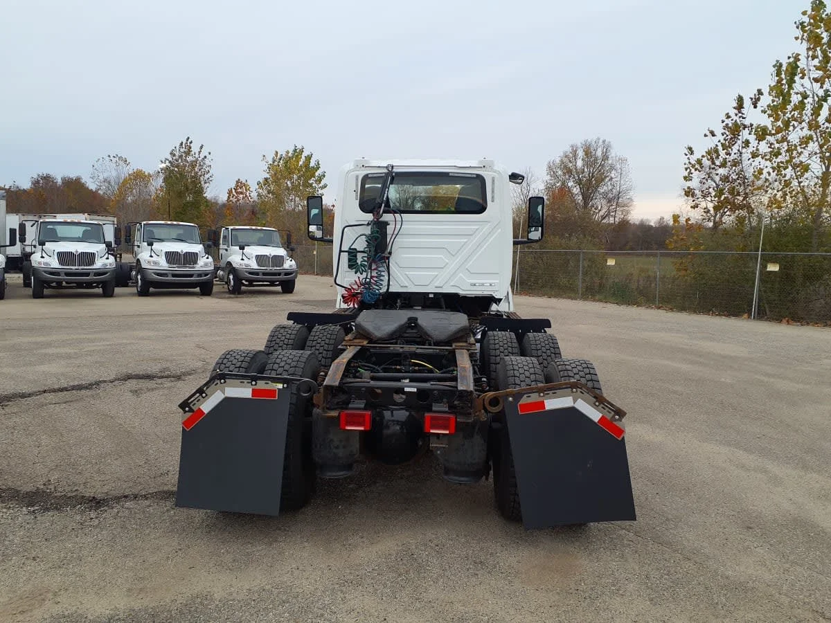 2019 International LT - image 5