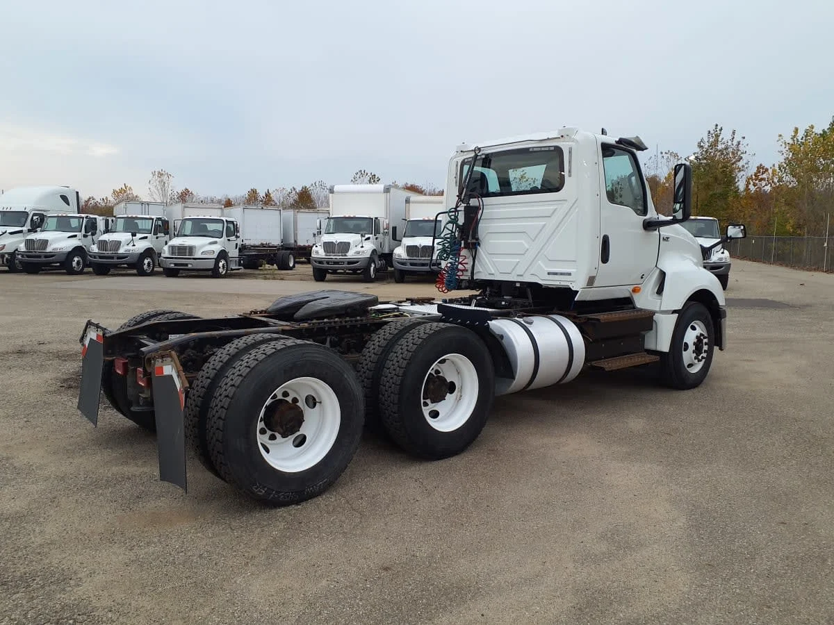 2019 International LT - image 4
