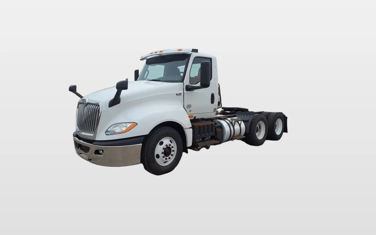 2019 International LT - image 1