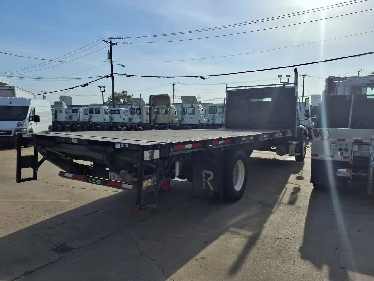 2019 Freightliner M2 106 in Dallas, TX — photo 4