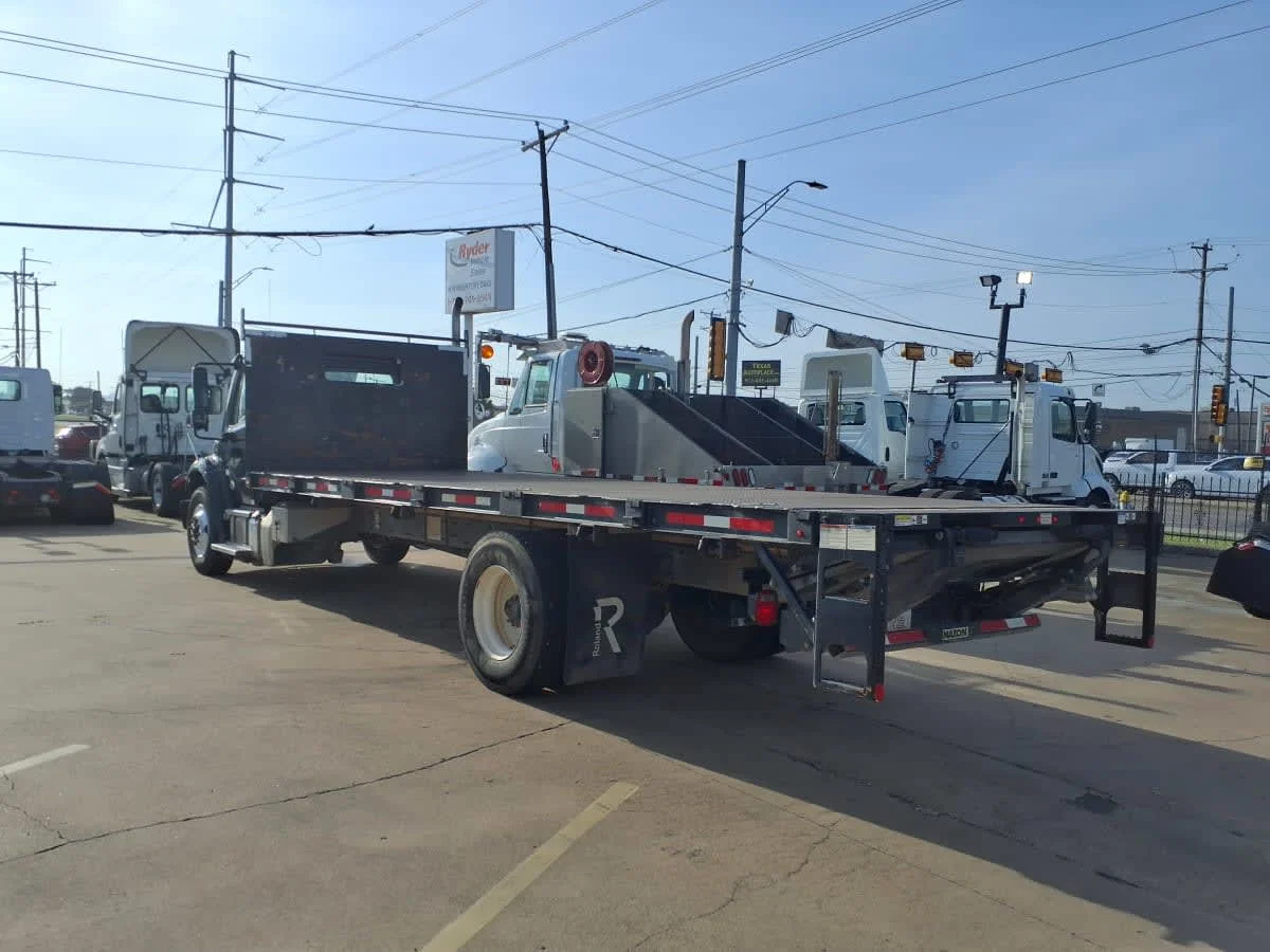 2019 Freightliner M2 106 in Dallas, TX — photo 6