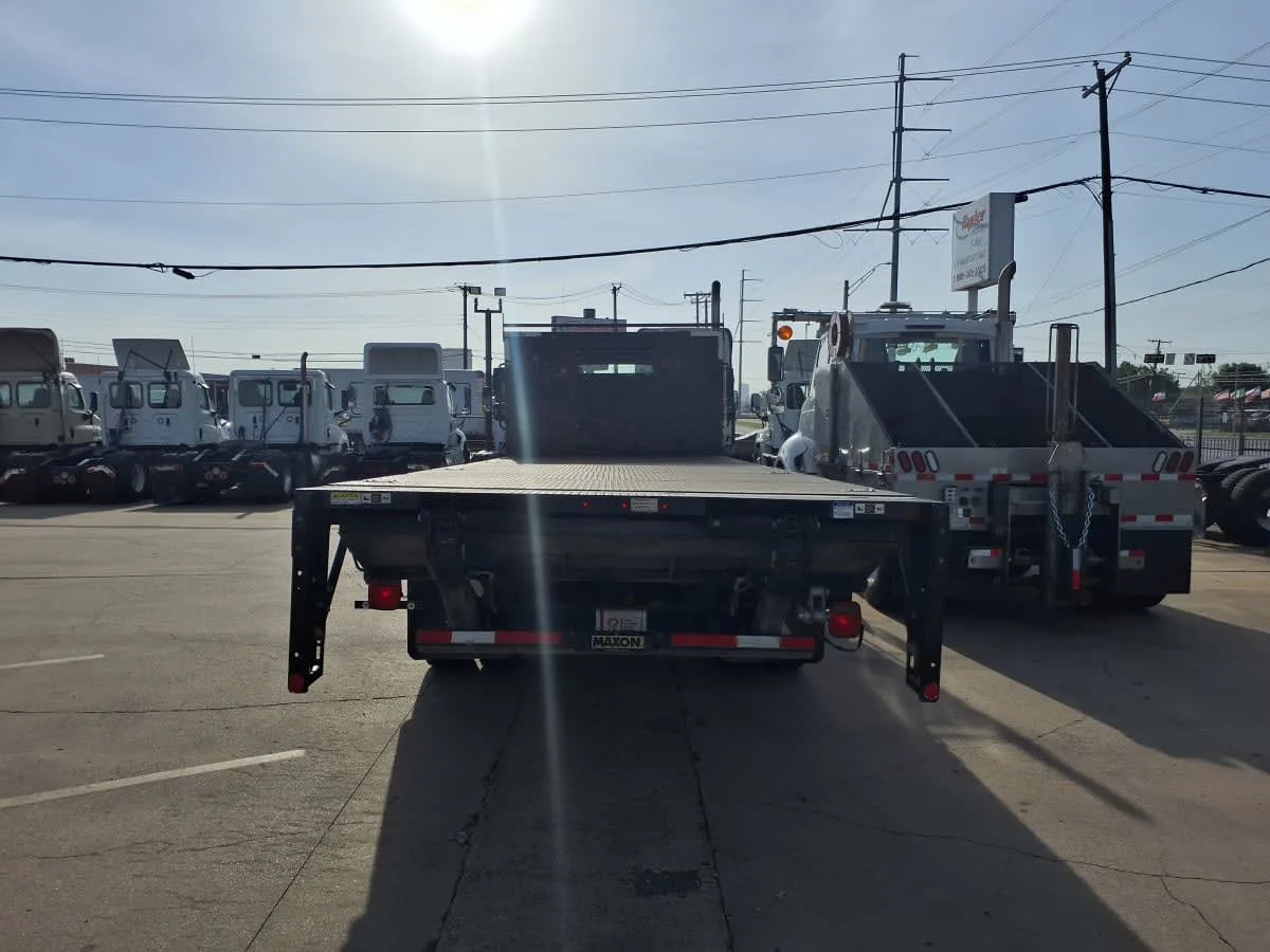 2019 Freightliner M2 106 in Dallas, TX — photo 5