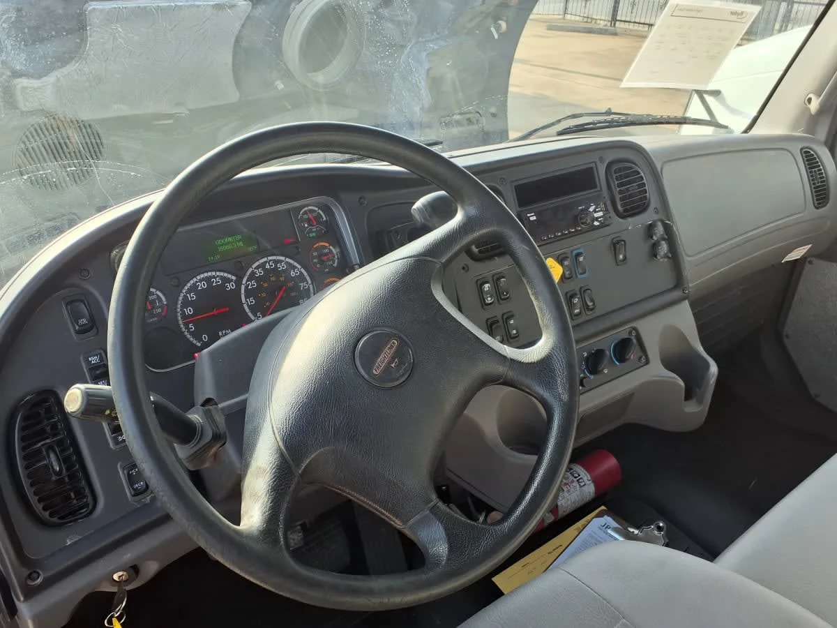 2019 Freightliner M2 106 in Dallas, TX — photo 7