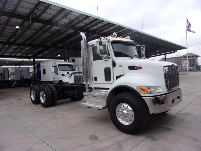 2019 Peterbilt 348 - image 4