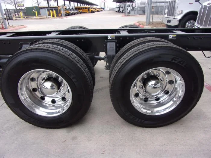 2019 Peterbilt 348 - image 9