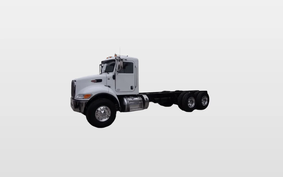 2019 Peterbilt 348 - image 1