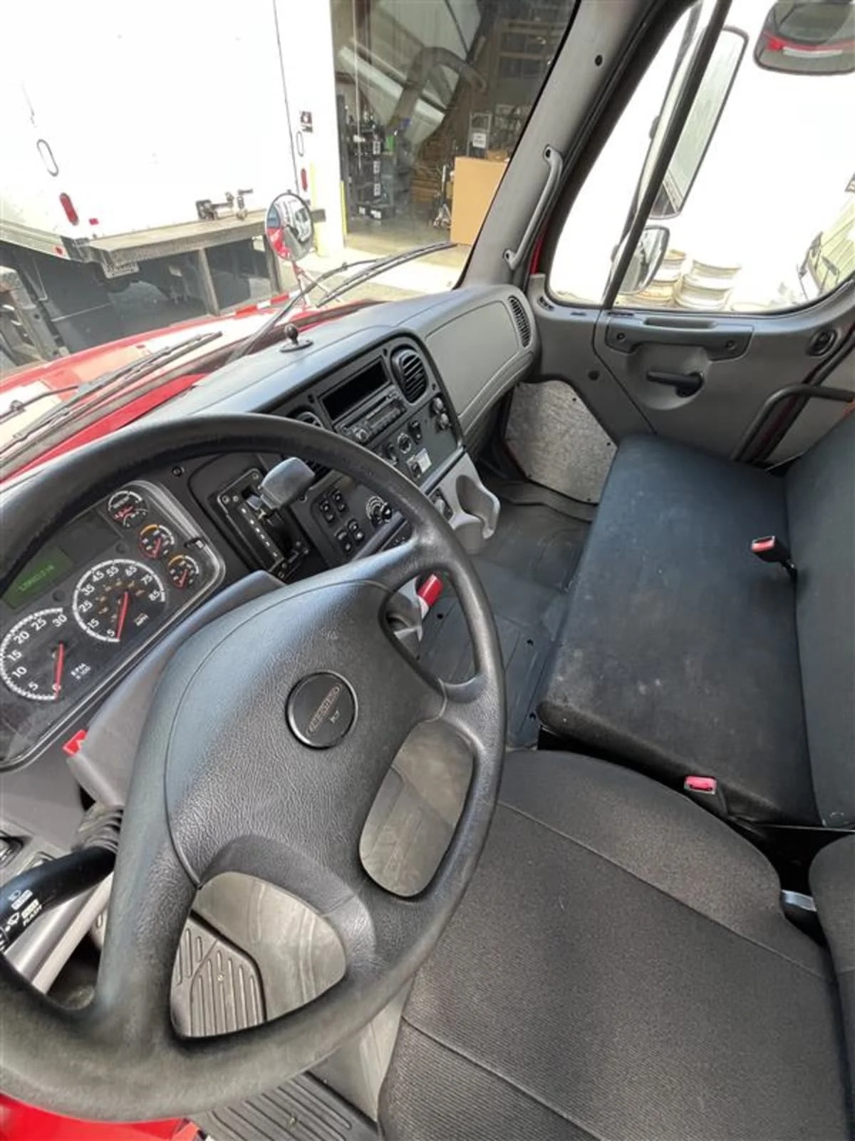 2017 Freightliner M2 106 - image 7