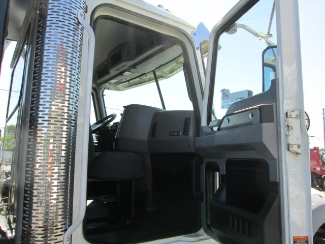 2020 Mack Granite - image 24