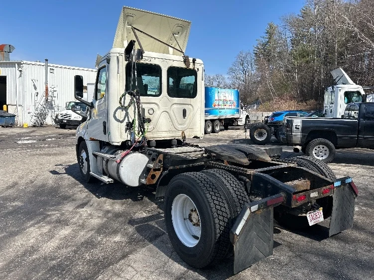 2019 Freightliner Cascadia in Auburn, MA — photo 5