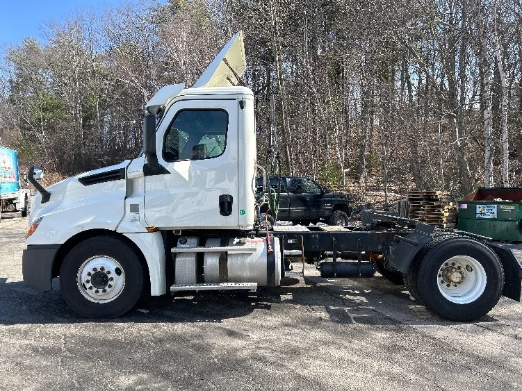 2019 Freightliner Cascadia in Auburn, MA — photo 4