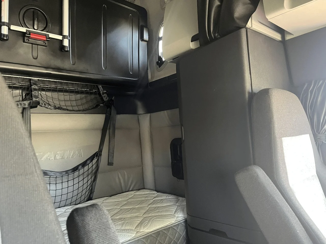 2022 Freightliner Cascadia in York Street Elmhurst, IL — photo 11